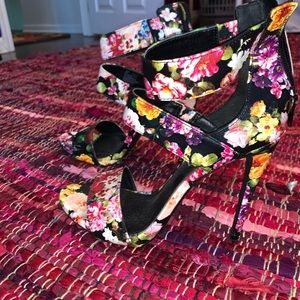 Steve Madden floral heels!